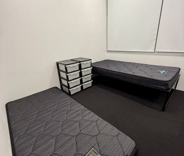 Chippendale - Photo 2