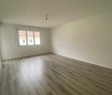 Moderne 3.5-Zimmerwohnung mit grossem Balkon im Hochparterre - Photo 5