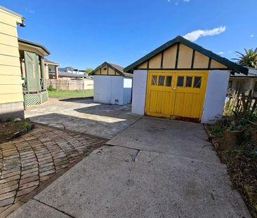 Spacious Family Home in a Convenient Auburn Location - Photo 6