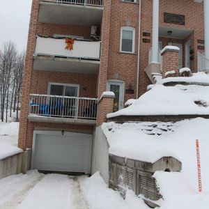 4 1/2 ENTRÉ PRIVÉ -1 ER ETAGE AVEC GARAG - Photo 2