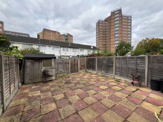 4 Bed Terraced House, Cleves Road, E6 - Photo 1