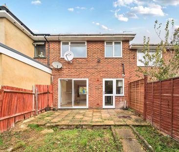 3 bedroom terraced house to rent - Photo 2