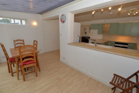 3 bedroom terraced house to rent - Photo 4