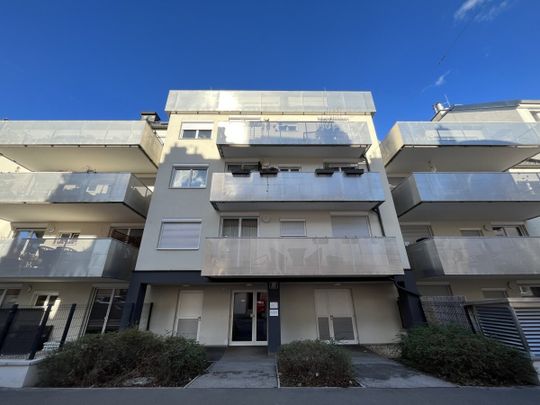 GARTENWOHNUNG mit zwei Zimmern und großzügiger Terrasse in ländlicher Ruhelage zu mieten in 1230 Wien - Photo 1