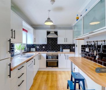 3 bedroom semi-detached house to rent - Photo 6