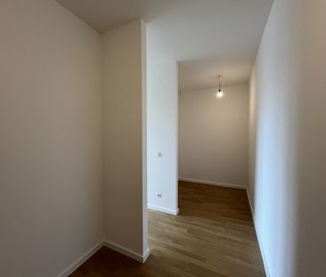 3-Zimmer-Wohnung mit kleinem Balkon im 7. Stock direkt am Modenapar... - Foto 1