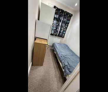 Room in a Shared House, Warden Avenue, HA2 - Photo 1
