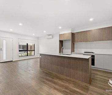 Near New Modern Family Living - Photo 6