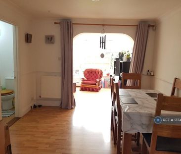 3 bedroom semi-detached house to rent - Photo 2