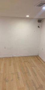 2 bedrooms basement Apart./ downtown Toronto Bloor & Ossington/ Subway - Photo 4