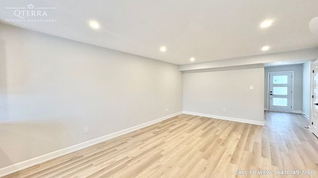 CHARMING 2-BEDROOM MAIN LEVEL UNIT WITH UPGRADED FINISHES - Photo 1