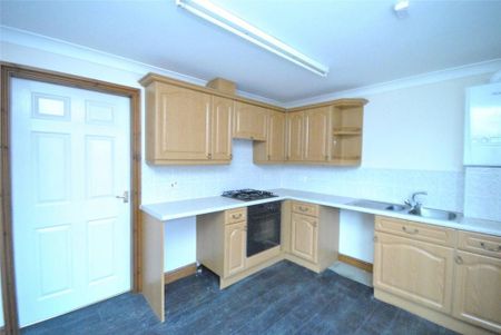 2 bedroom end of terrace house to rent - Photo 4