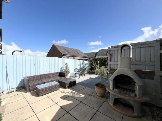 2 bedroom end of terrace house to rent - Photo 1