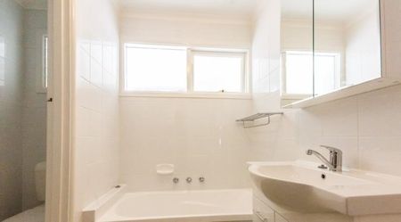3 Bedroom Family Home - Photo 2