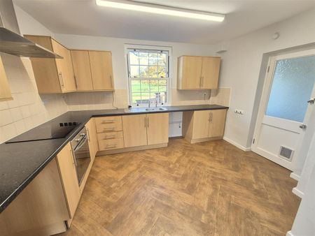 Leighton, Welshpool - Photo 2