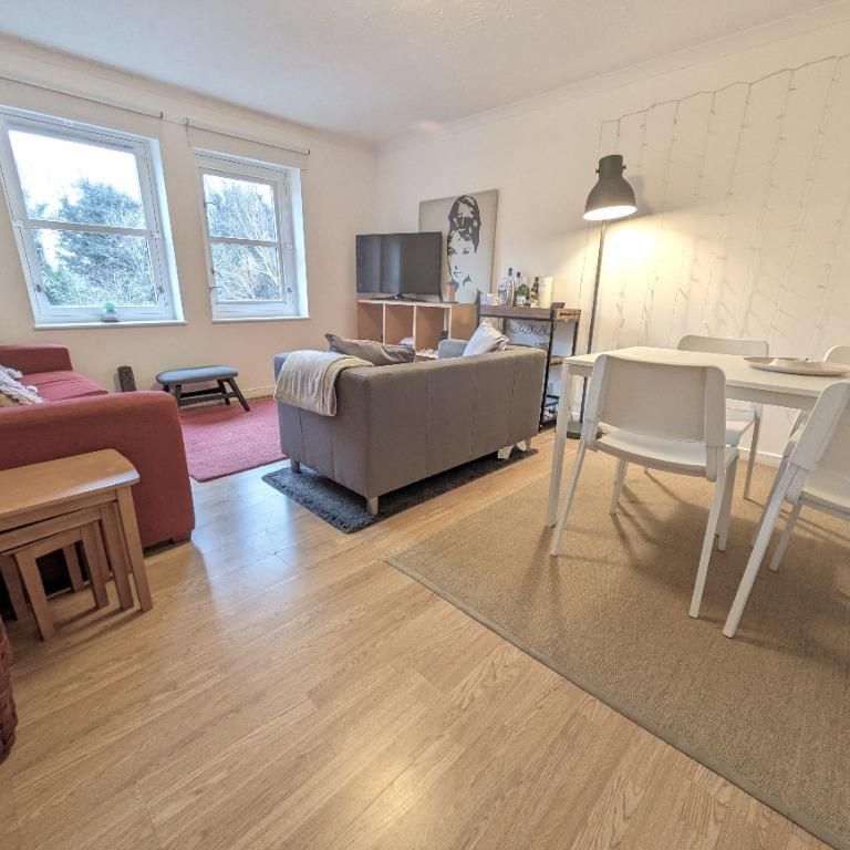 3 bedroom flat to rent - Photo 1