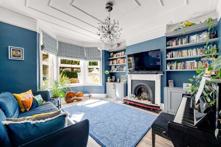 A delightful four bedroom family home with private garden. - Photo 3