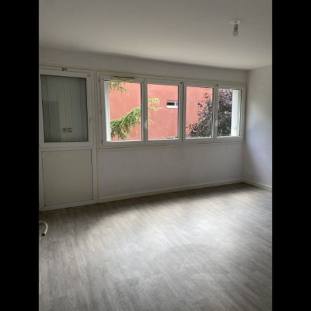 Location Appartement 4 pièces 70 m² Issoudun - Photo 3