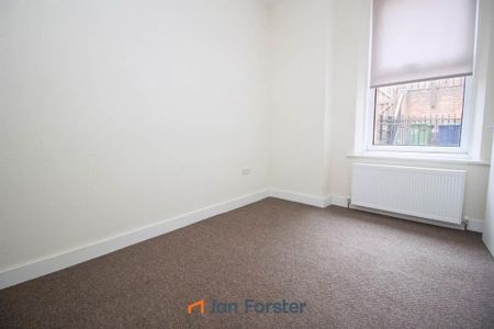 2 bedroom ground floor flat to rent - Photo 2