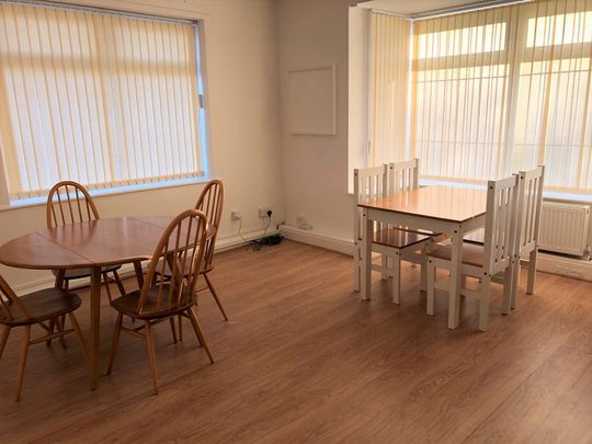 1 bedroom in a house share to rent - Photo 1