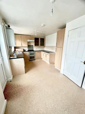 3 bedroom semi-detached house to rent - Photo 3