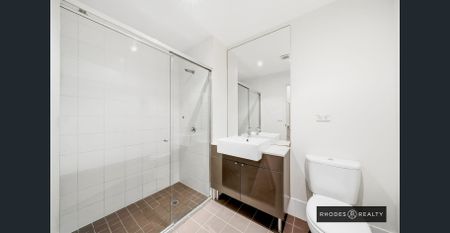 Timber flooring | Practical split level design | Super convenient location - Photo 5