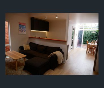 Renovated terrace in prime Richmond location! - Photo 2