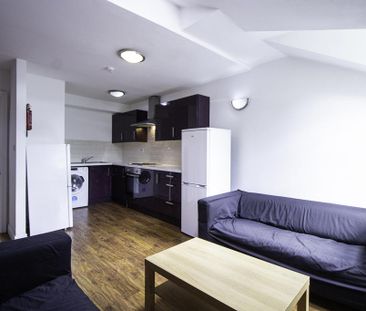 3 bedroom apartment to rent - Photo 4