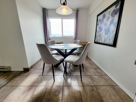 Spacious 3 bed 1 bath condo in the heart of Rutland - Photo 3