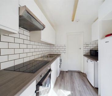 4 bedroom terraced house to rent - Photo 6