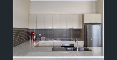 Three Bedroom Townhouse & Close to Amenities - Photo 2