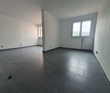 Location Appartement 4 pièces 84m² AUBAGNE 13400 - Photo 1