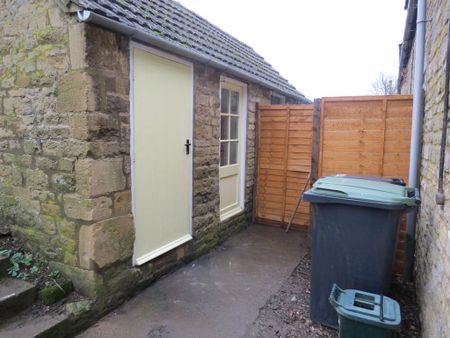 2 bedroom end of terrace house to rent - Photo 2