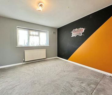 3 bedroom end of terrace house to rent - Photo 3