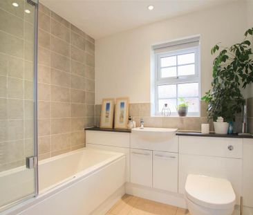 3 bedroom link detached house to rent - Photo 2