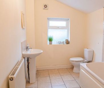 5 Bedroom Home – Medium Let - Photo 1