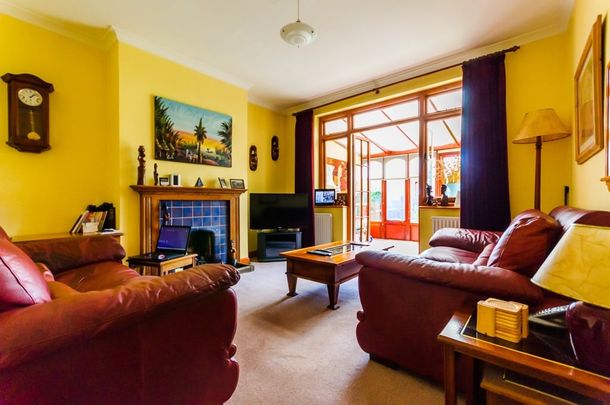 Room in a Shared House, Aylward Road, SW20 - Photo 1