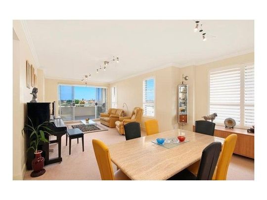 FOUR BEDROOM APARTMENT IN LUXURY RESORT-STYLE COMMUNITY - Photo 1