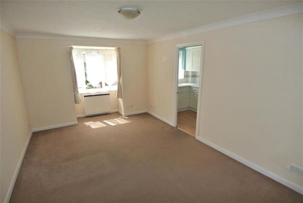 Brighton Road, Addlestone - 2 bedrooms Property for lettings - Seymours - Photo 1