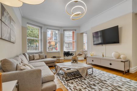 4 bed flat to rent in Kensington Court, London, W8 5 - Photo 2