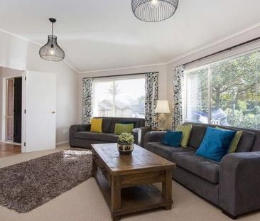 Spacious 4-Bedroom Home in a Prime Location! - Photo 5