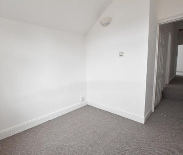 3 bedroom end of terrace house to rent - Photo 4
