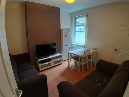 4 Bed Terraced House, Pembroke Street, M6 - Photo 3