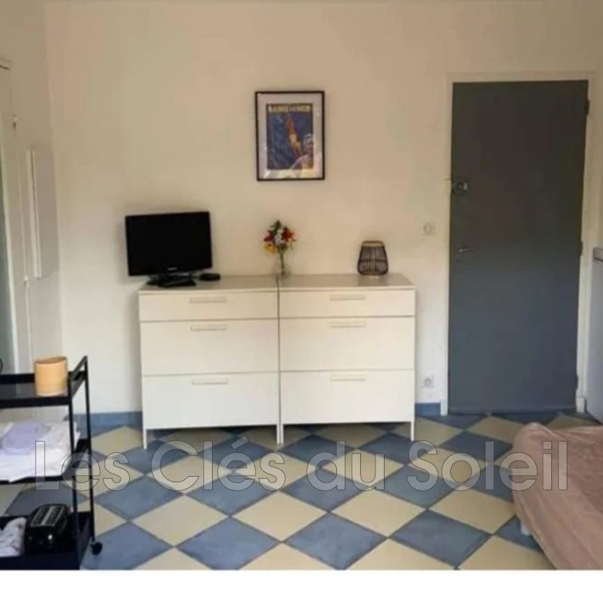 Location appartement studio 18 m² Bandol - Photo 1