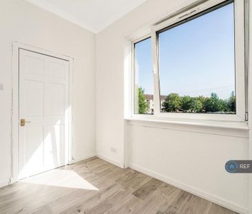 3 bedroom flat to rent - Photo 6