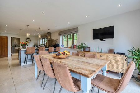 4 bedroom detached house to rent - Photo 3