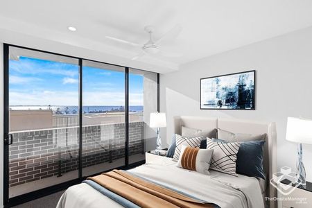 Ideally Located Modern Apartment With An Amazing View - Photo 4