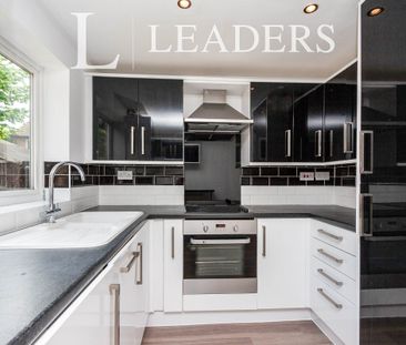 2 bedroom mid-terrace to rent Calleva close - Photo 1