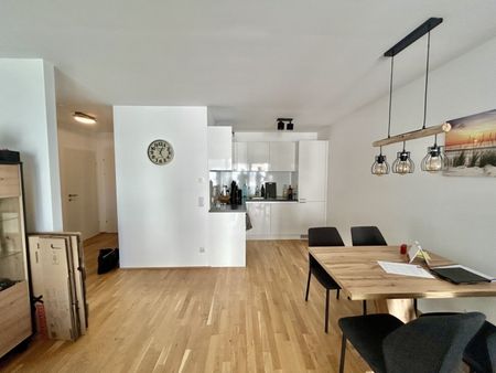 ab 01.08. verfügbar: moderne 2-Zimmer Wohnung mit großzügiger Freifläche (4. Obergeschoss) - Photo 2
