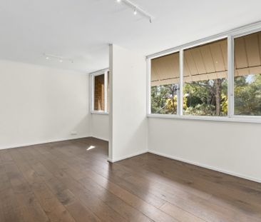 Charming One-Bedroom Apartment with Mount Ainslie Views - Photo 3